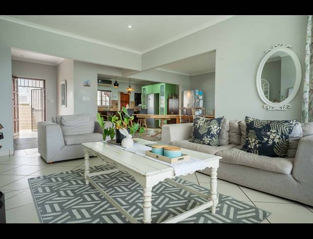 4 BEDROOM TOWNHOUSE FOR SALE IN GILLITTS